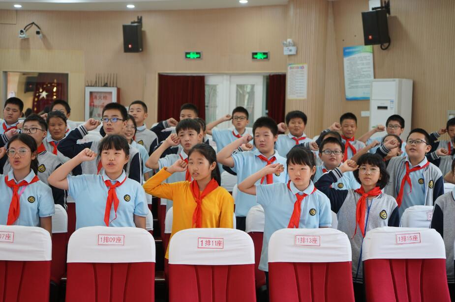 红领巾心向党争做新时代好队员方泰中学举行2019年六年级建队日系列