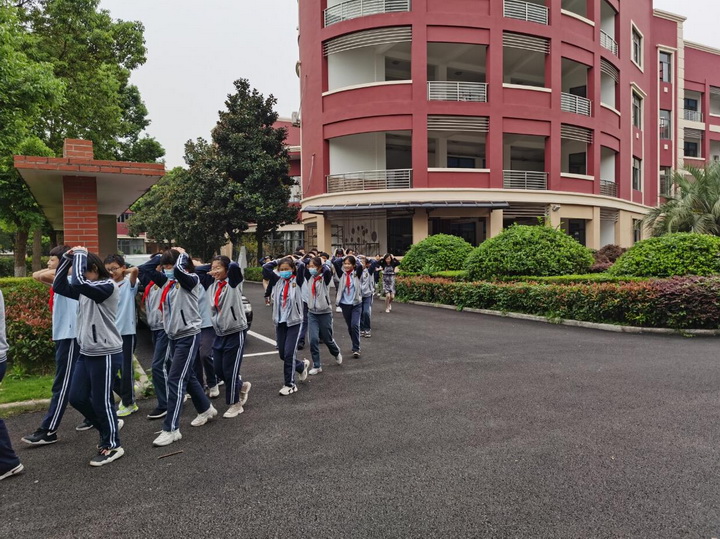 心系防空安全牢记警报长鸣方泰中学举行防空防灾应急疏散演练活动